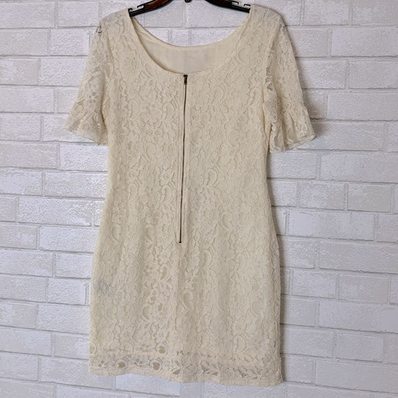 Lace Dress by Tulle - Picture 4 of 14